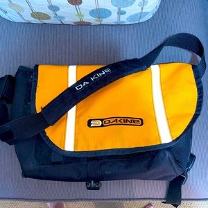 Da Kine cycling/cross body bag